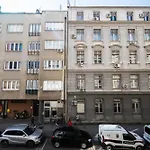 Design 2Bdr Apartment - Main Street