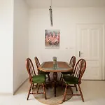 Design 2Bdr Apartment - Main Street