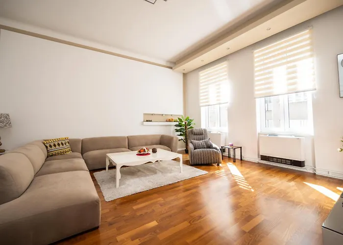 Design 2Bdr Apartment - Main Street