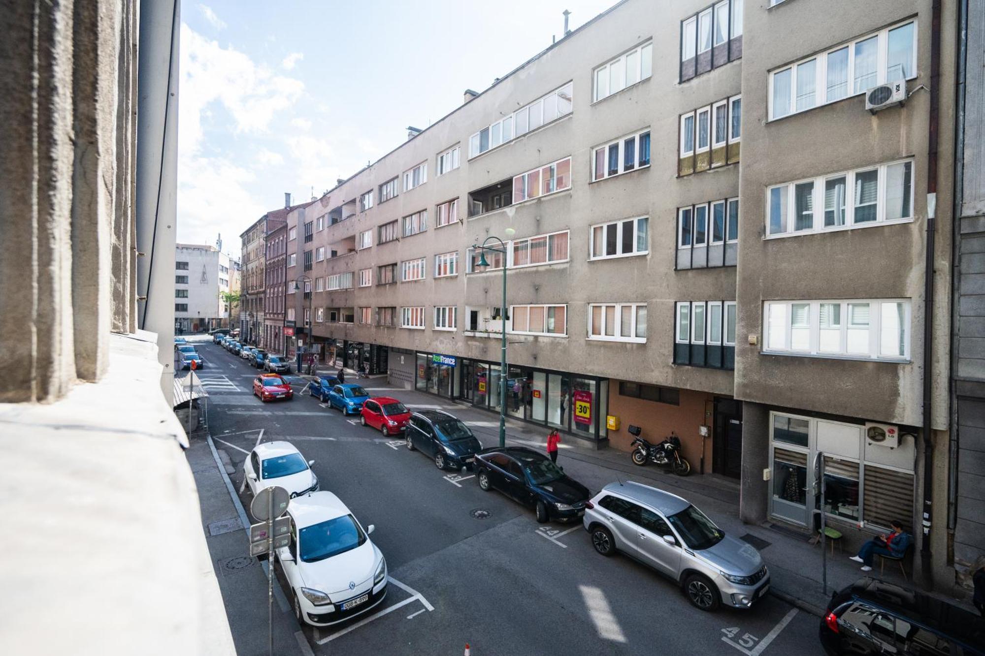 Design 2bdr - Main Street *