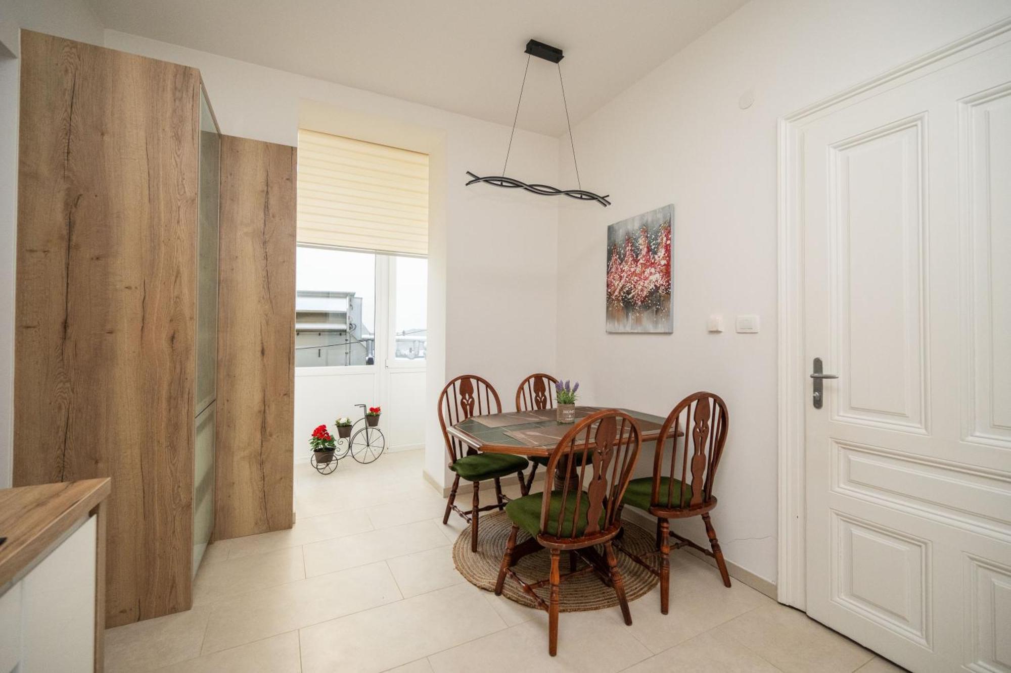 Design 2bdr - Main Street Apartment *