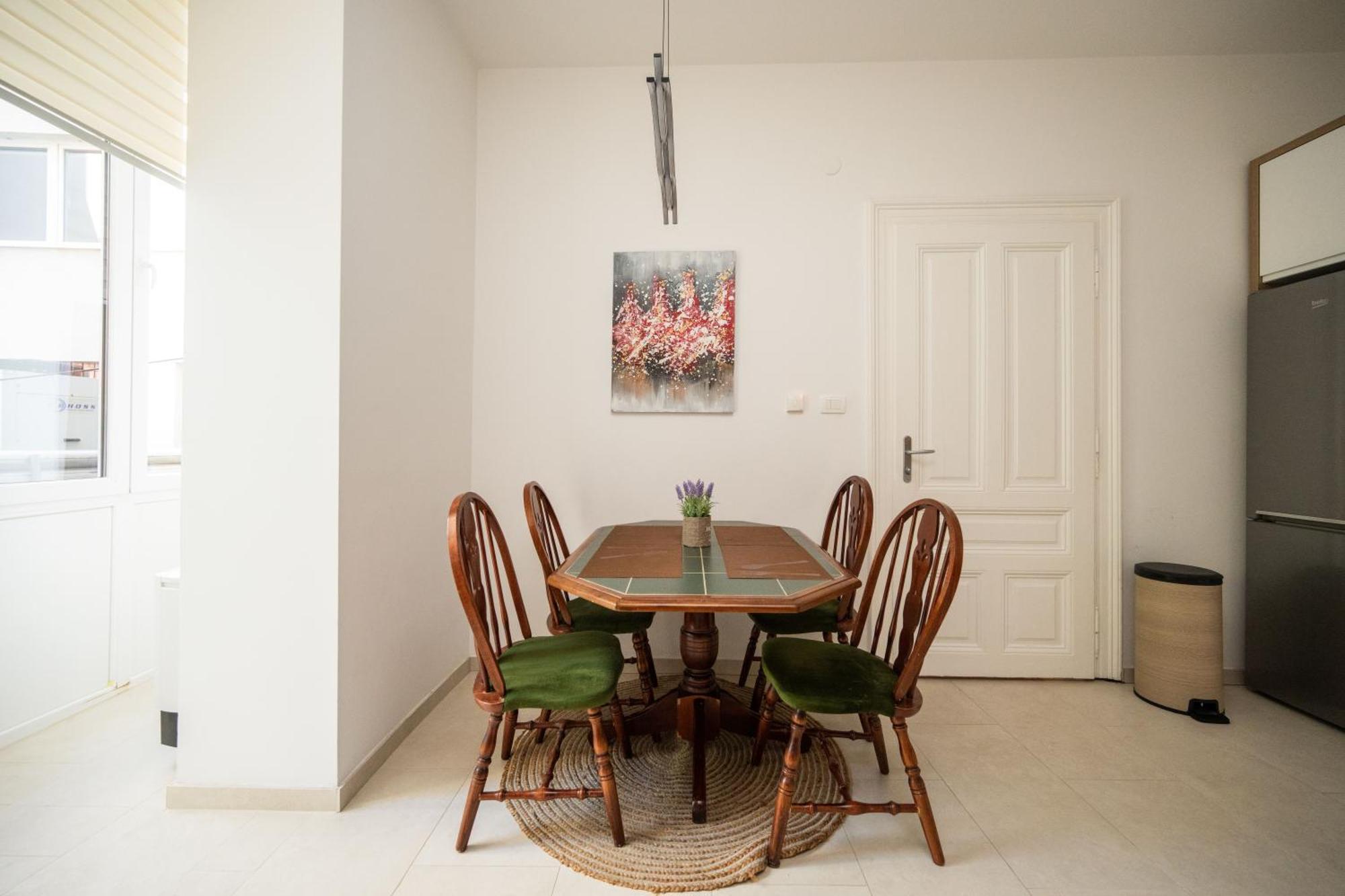 Design 2bdr - Main Street Apartment