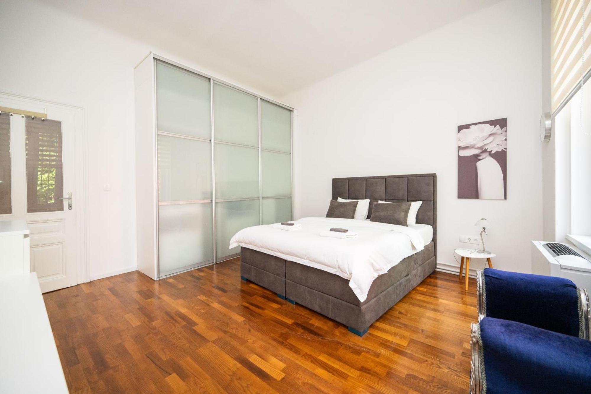 Design 2bdr - Main Street Apartment *