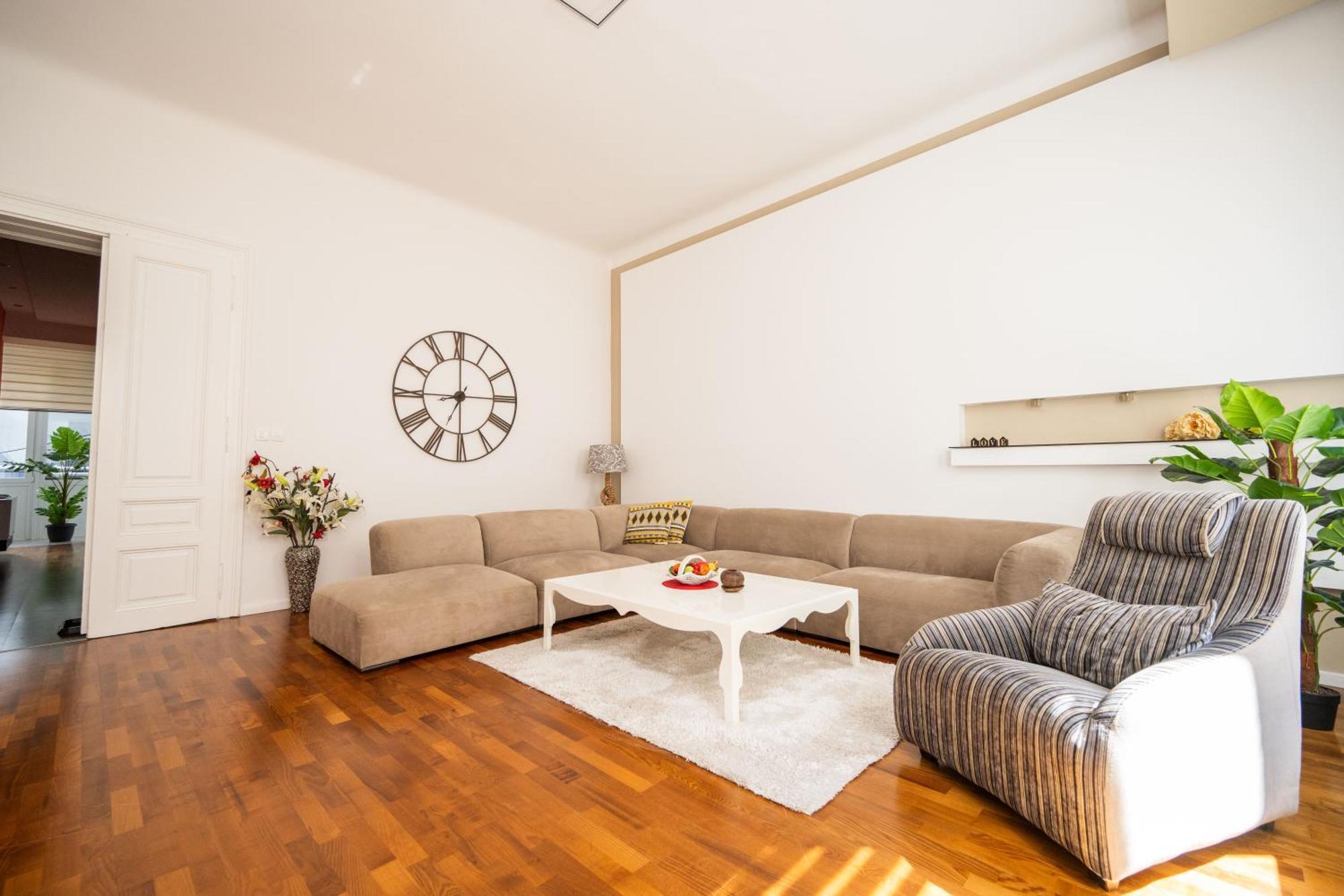 Design 2bdr - Main Street