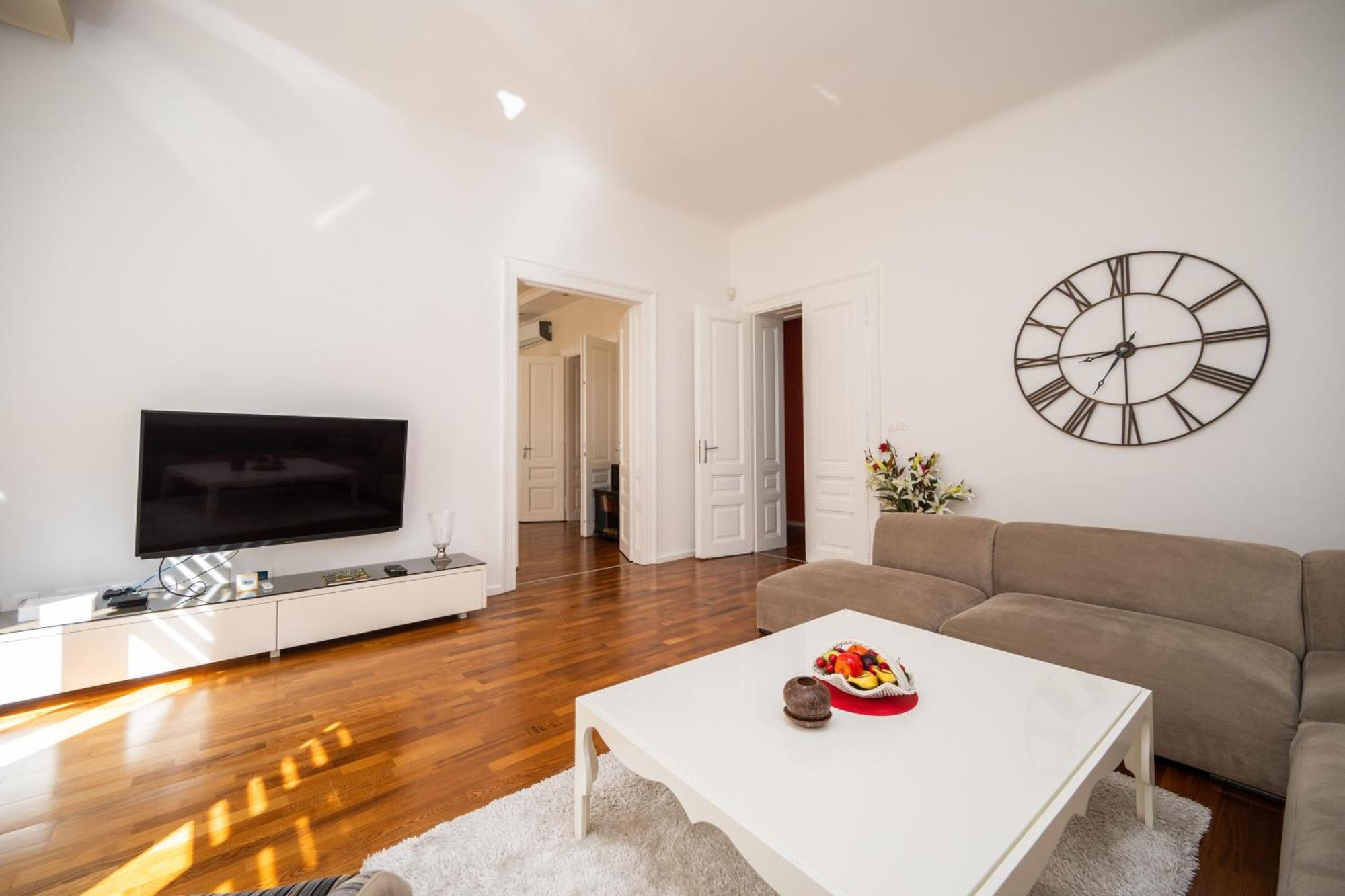 Design 2bdr - Main Street Apartment